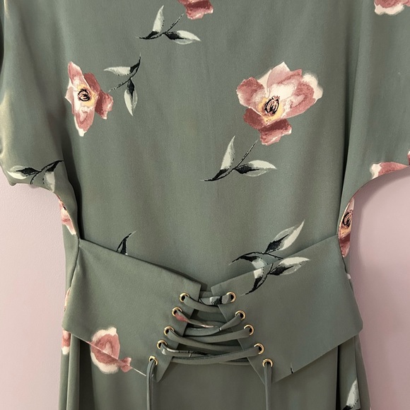 Le Château, NWOT, XS floral dress - Picture 2 of 6